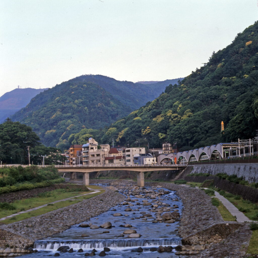 Less than 100 kilometers from Tokyo, Hakone is the perfect weekend getaway if you want to relax and revel in natural scenery.