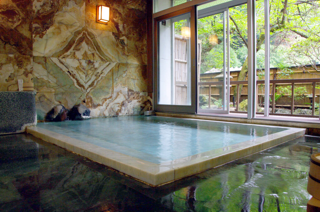 Access to Aizu Higashiyama Onsen Mukaitaki