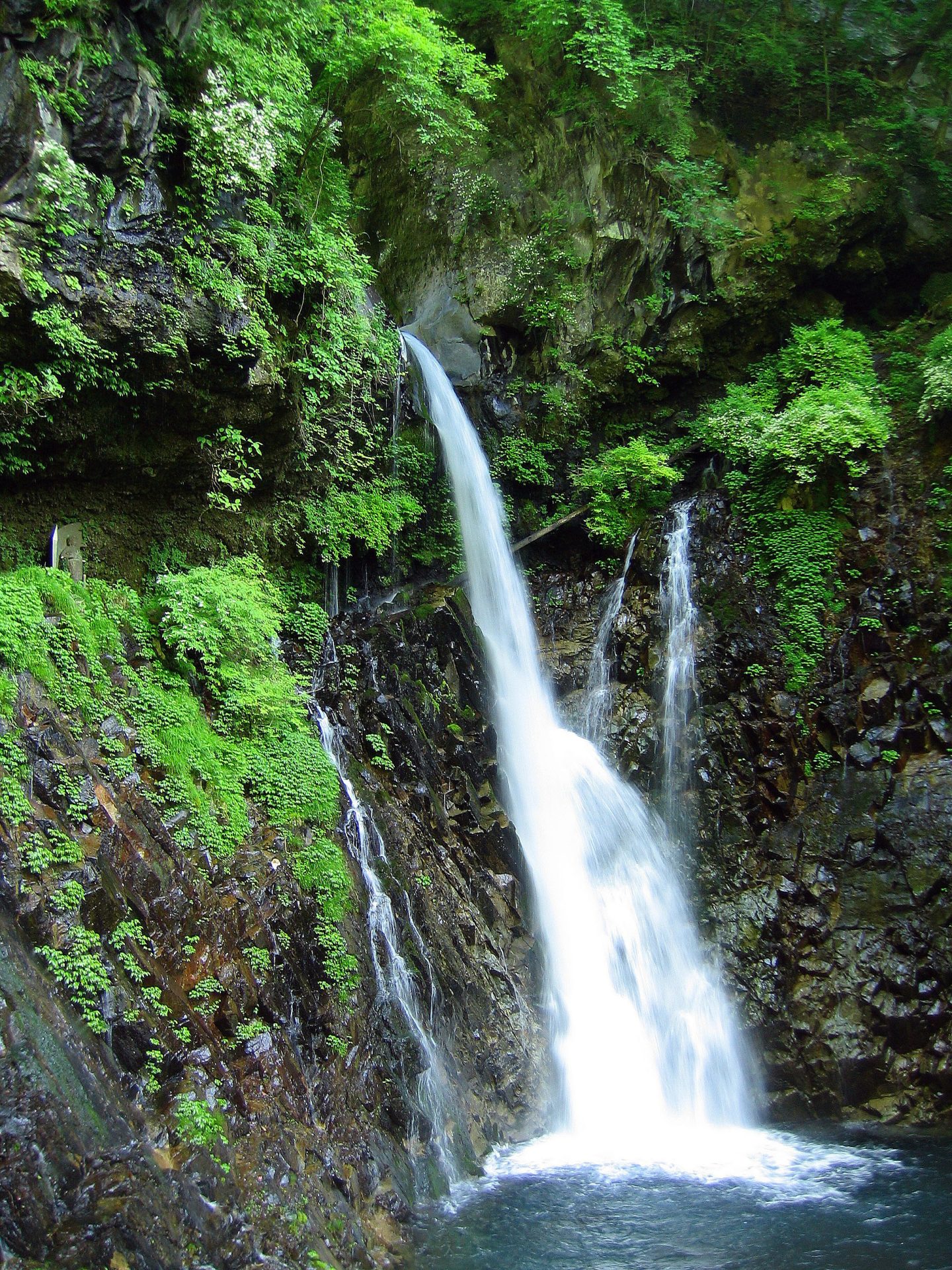 Urami Falls