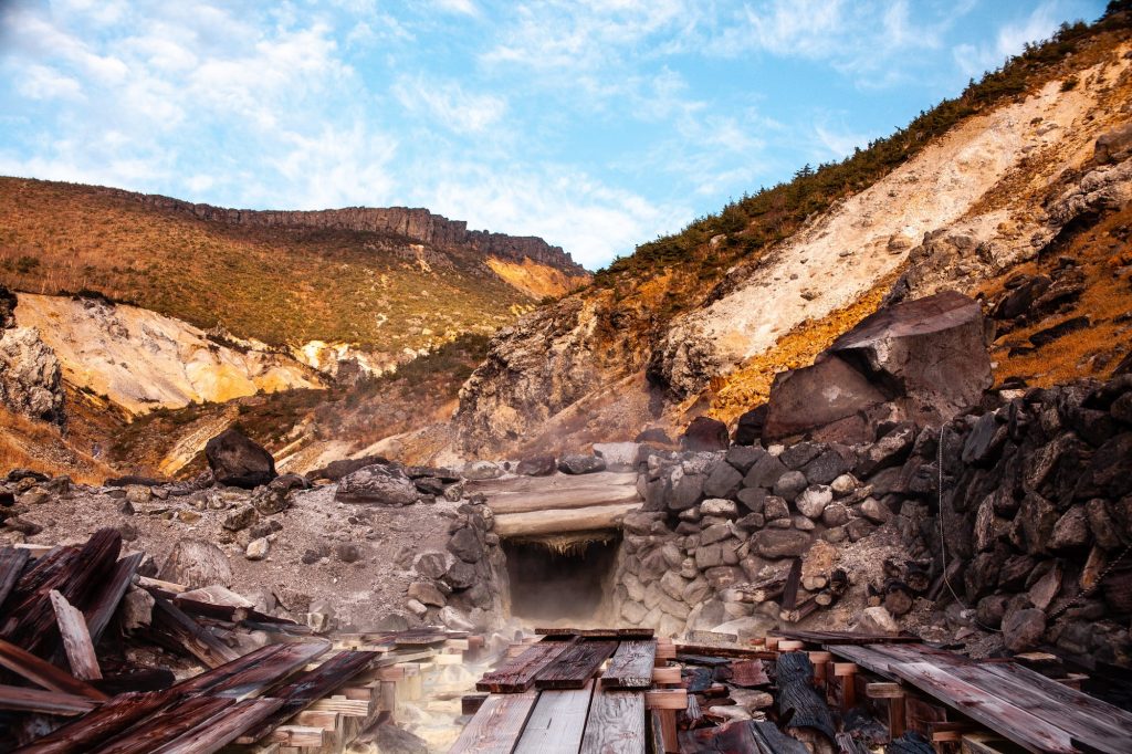 Fukushima’s Extreme Onsen Tour will take you on a journey to a wild hot spring to explore the origins of authentic natural onsen.