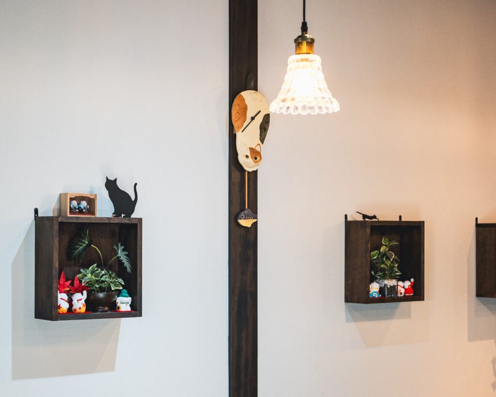 A Cozy CafÃ© with Cat-Inspired Treats