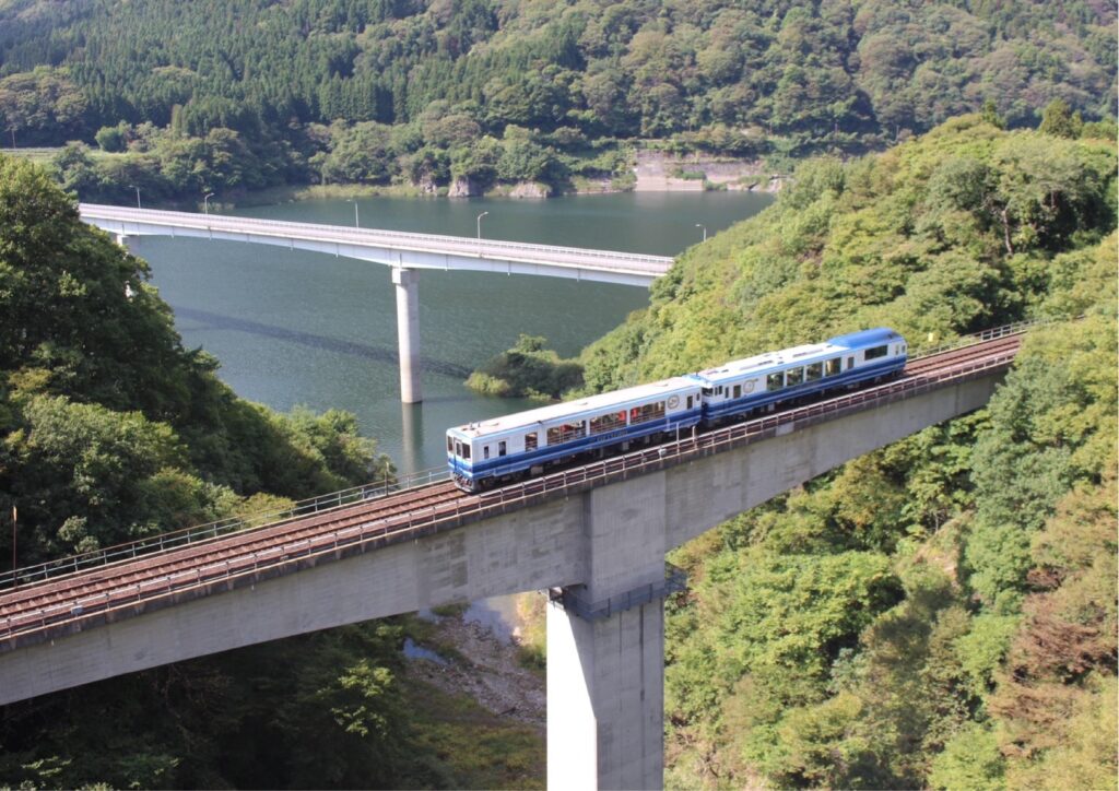 Oza-Toro-Tembo Train