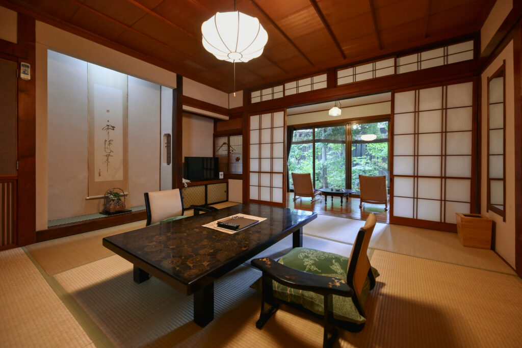 Guaranteeing privacy and an unobstructed connection to local nature, a stay at Oyado Hanakanzashi is sure to relax and rejuvenate both body and soul.