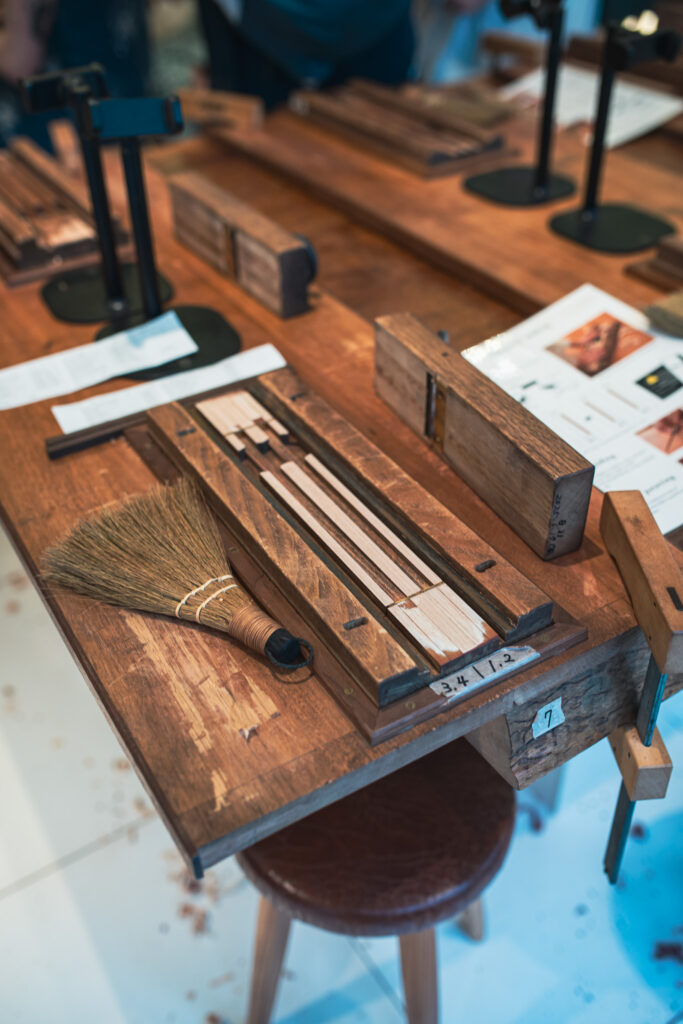 In the midst of Ginza’s polished storefronts and busy shoppers, Kinokurashi Ginza Chopsticks offers an unexpectedly calm and tactile experience: making your own pair of wooden chopsticks by hand. 