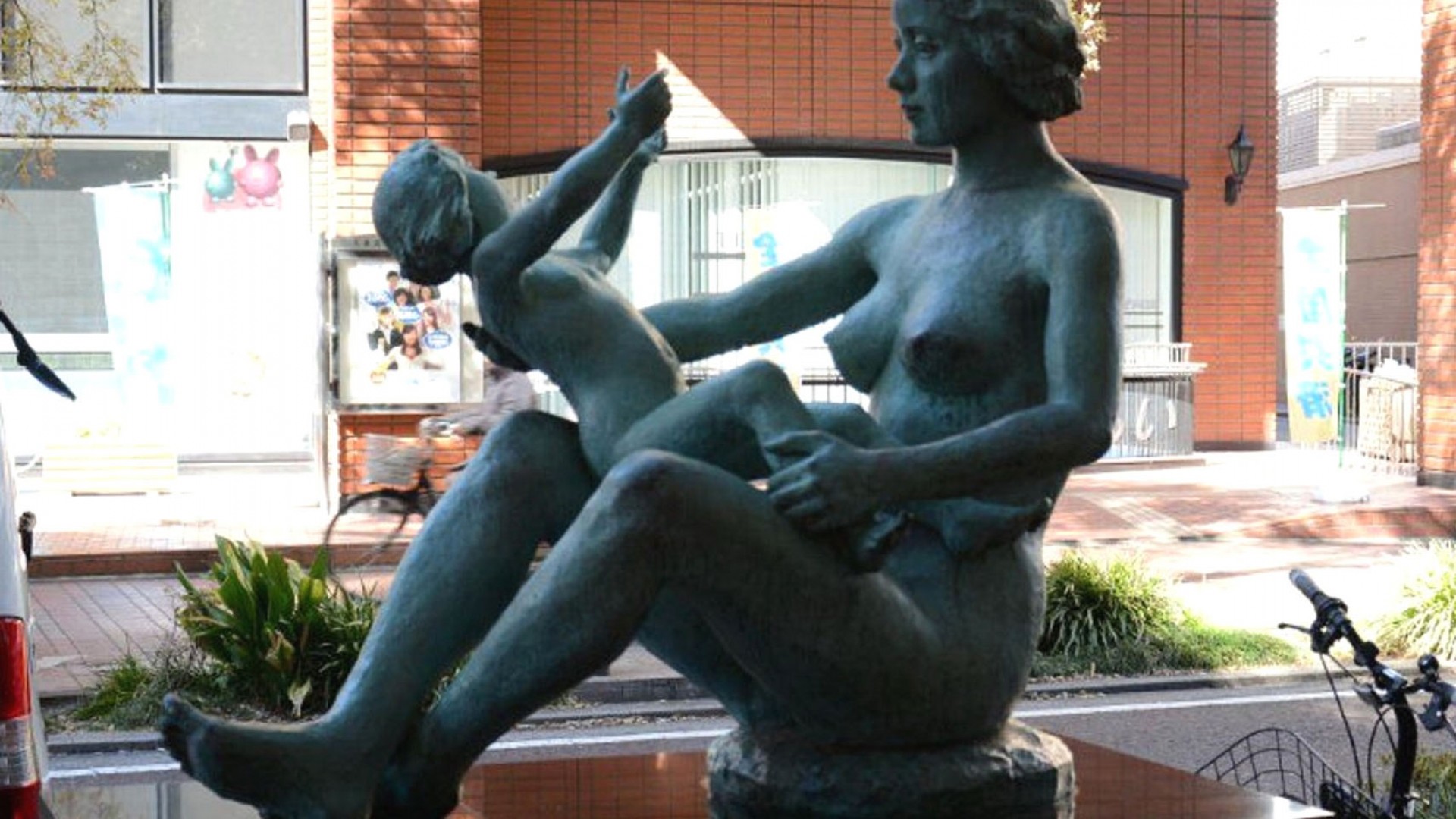 Monument to the origin of ice cream in Japan, “Mother and Child of the Sun”