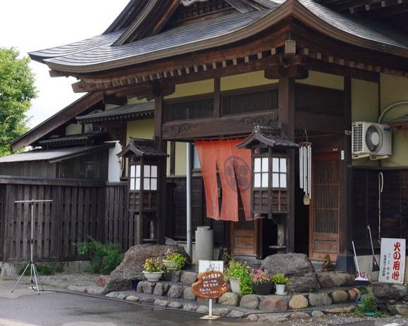 Location and Surroundings