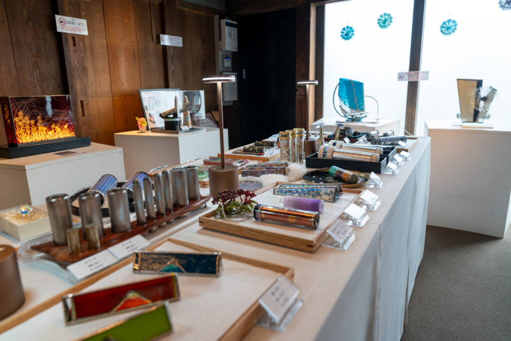 Hands-On Experiences and Unique Souvenirs