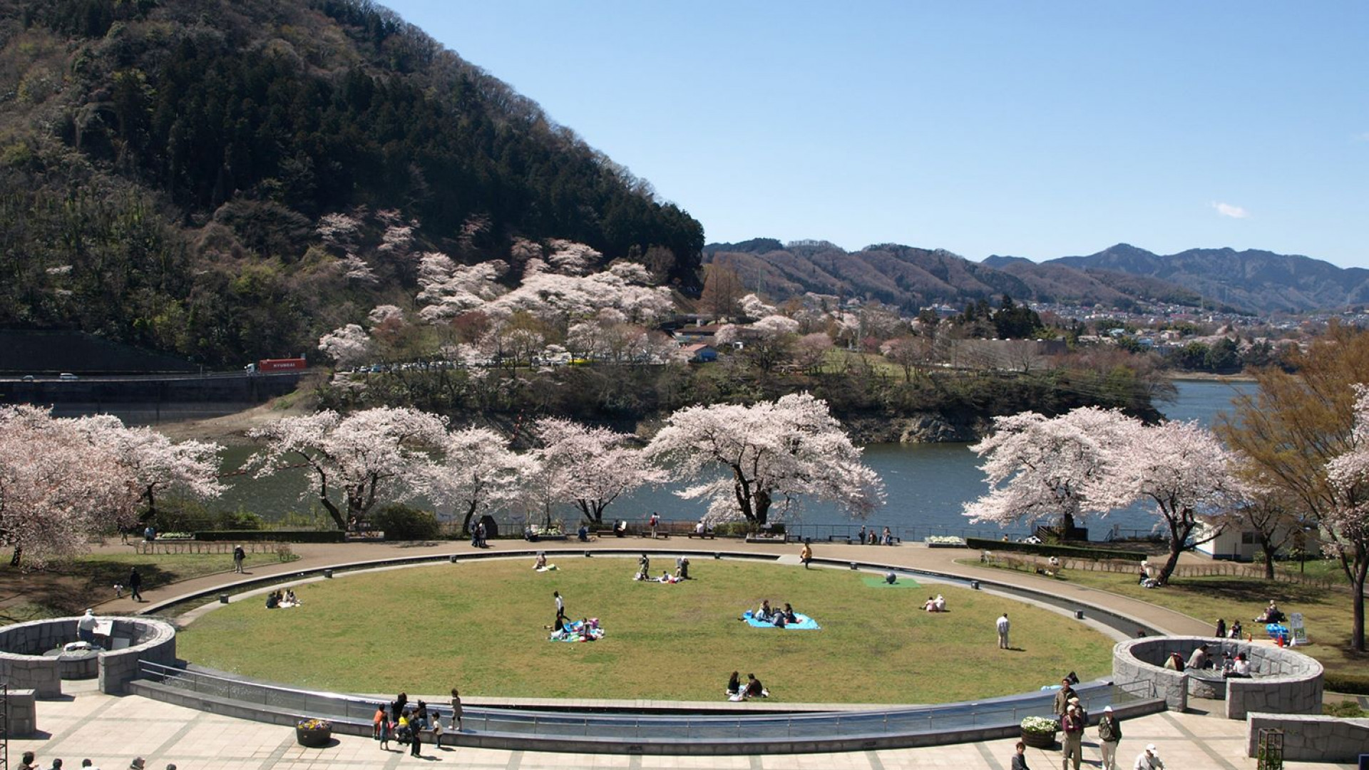 Tsukuiko Shiroyama Park