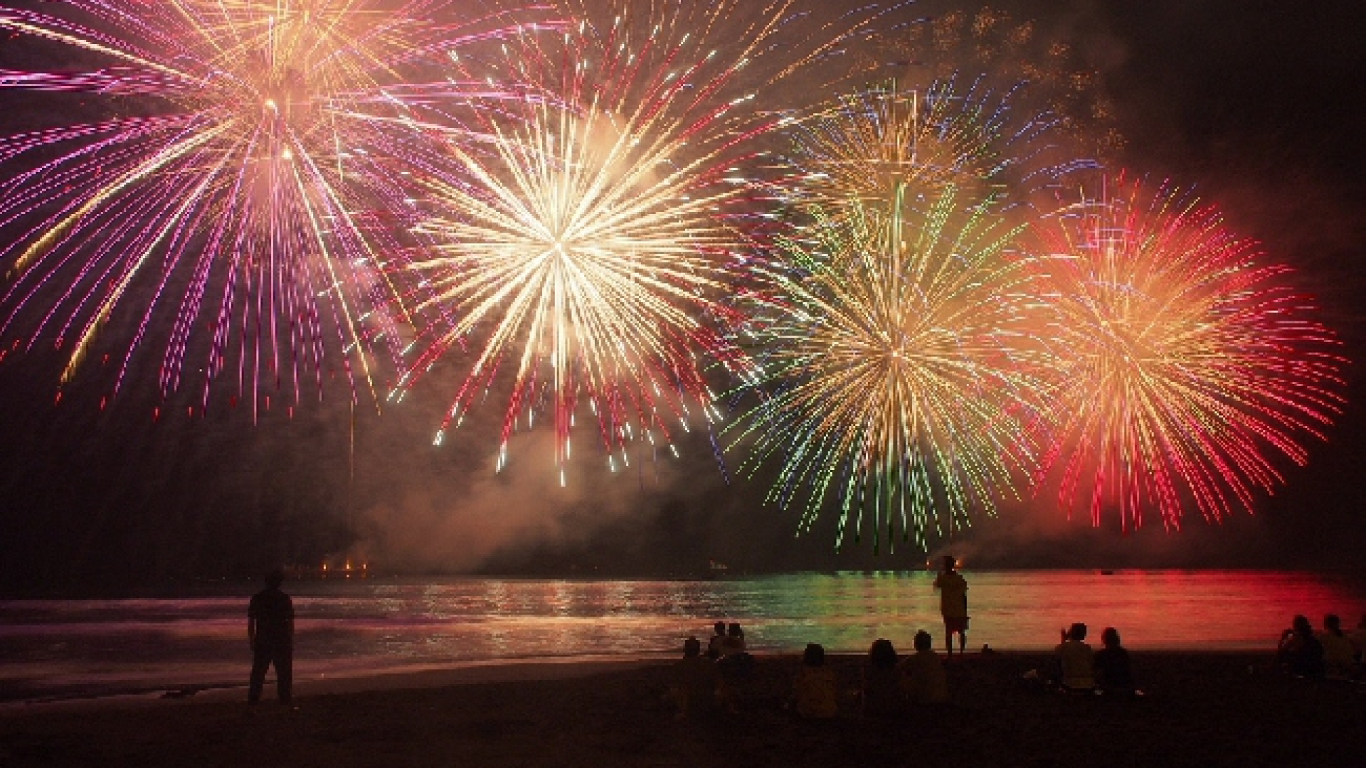 Yugawara Onsen Maritime Fireworks Festival