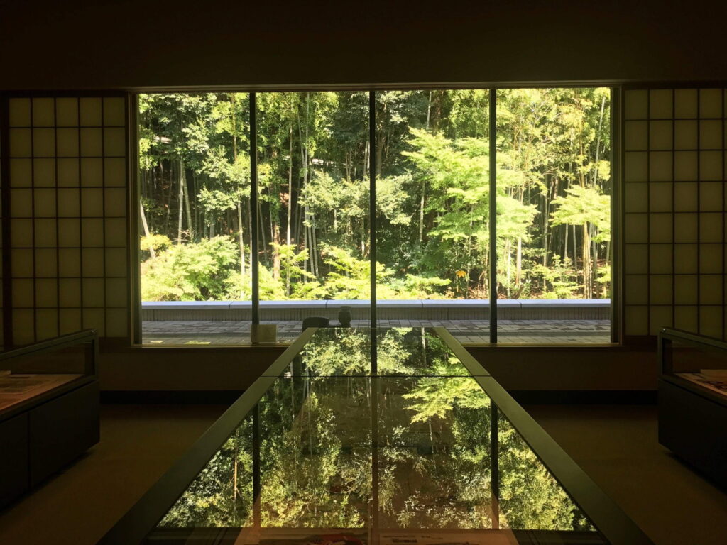 Explore the unique aesthetics of Japanese calligraphy at the Naritasan Museum of Calligraphy.