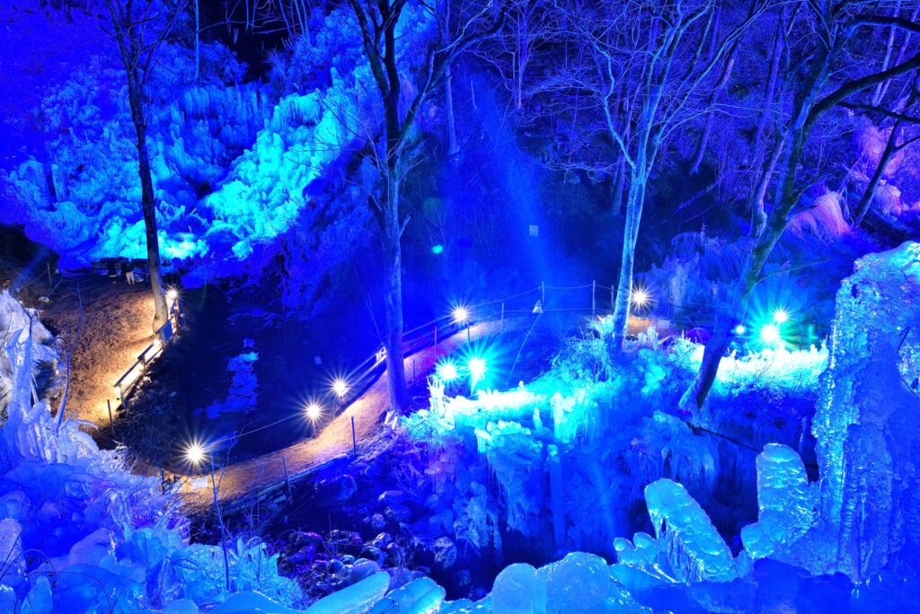 Access to the Three Great Icicles of Chichibu