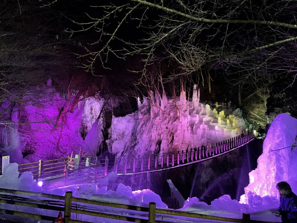 Onouchi Hyakkei and Ashigakubo Icicles: Illuminated Winter Beauty